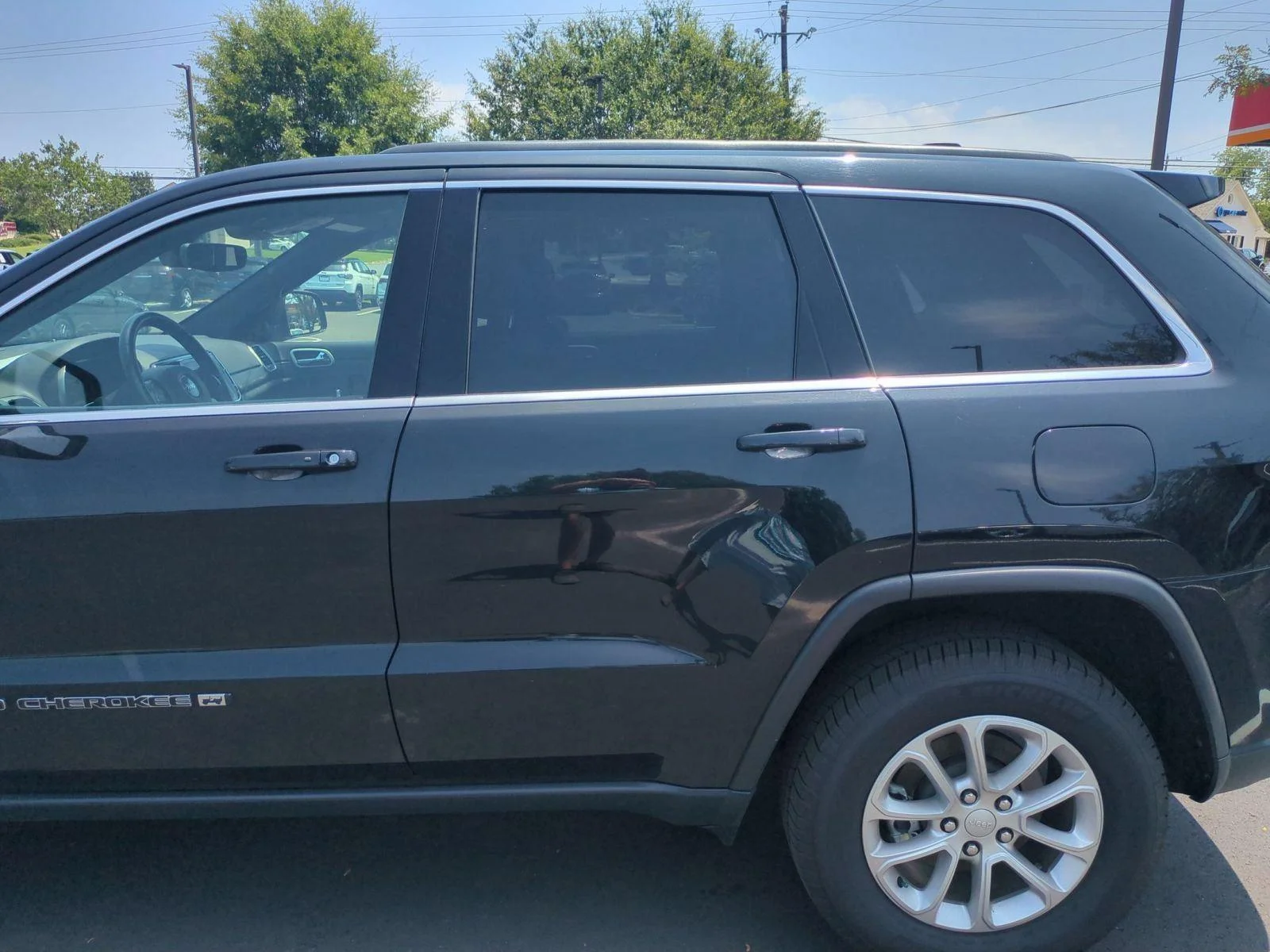 Used 2022 Diamond Black Crystal Pearlcoat Jeep Laredo X image 32