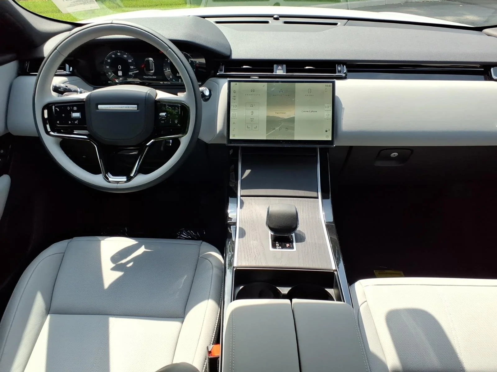 New 2026 Fuji White LAND ROVER S image 4