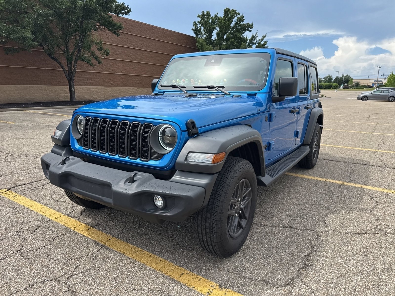 Used 2024 Hydro Blue Pearlcoat Jeep Sport S image 8
