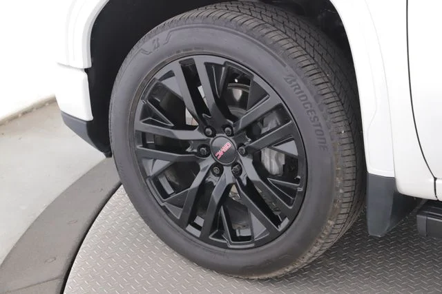 Used 2024 White GMC Denali image 13