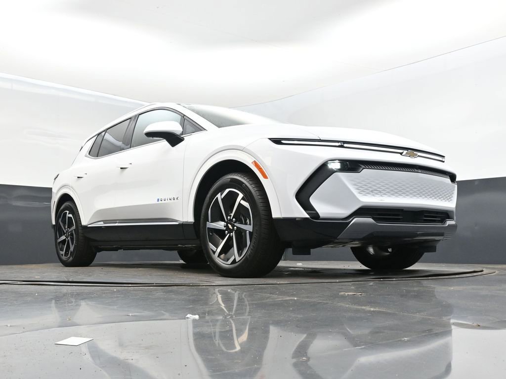 New 2025 Summit White Chevrolet LT image 45