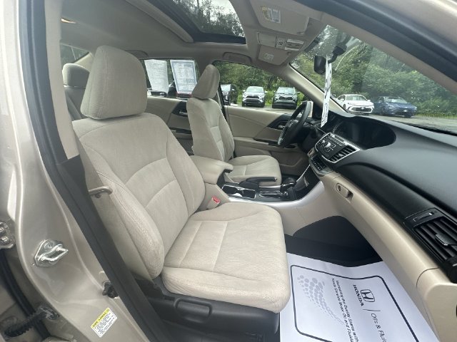 Used 2015 Champagne Frost Pearl Honda EX image 34
