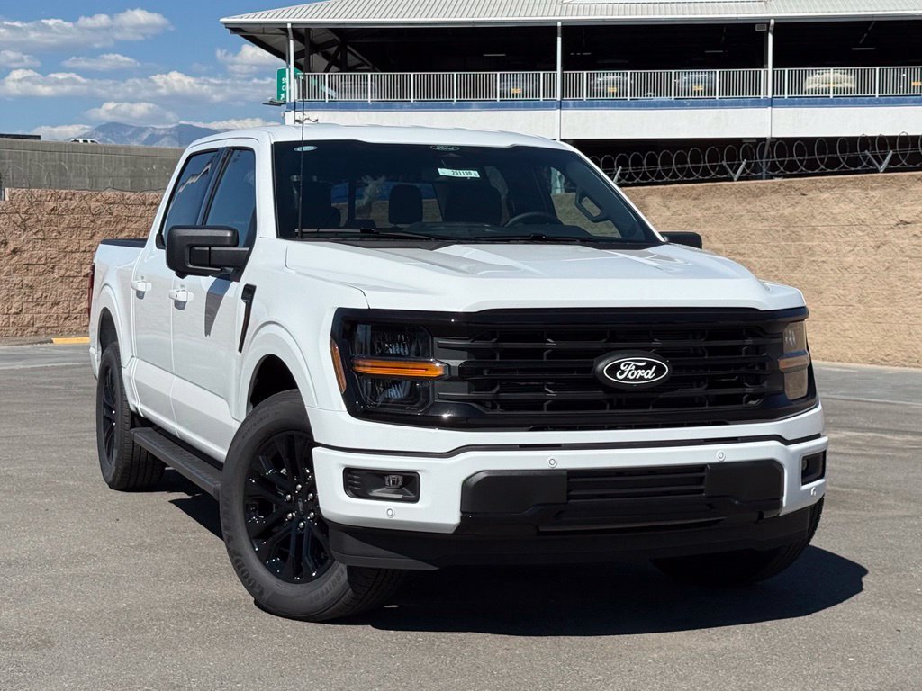 New 2026 Oxford White Ford XLT image 2