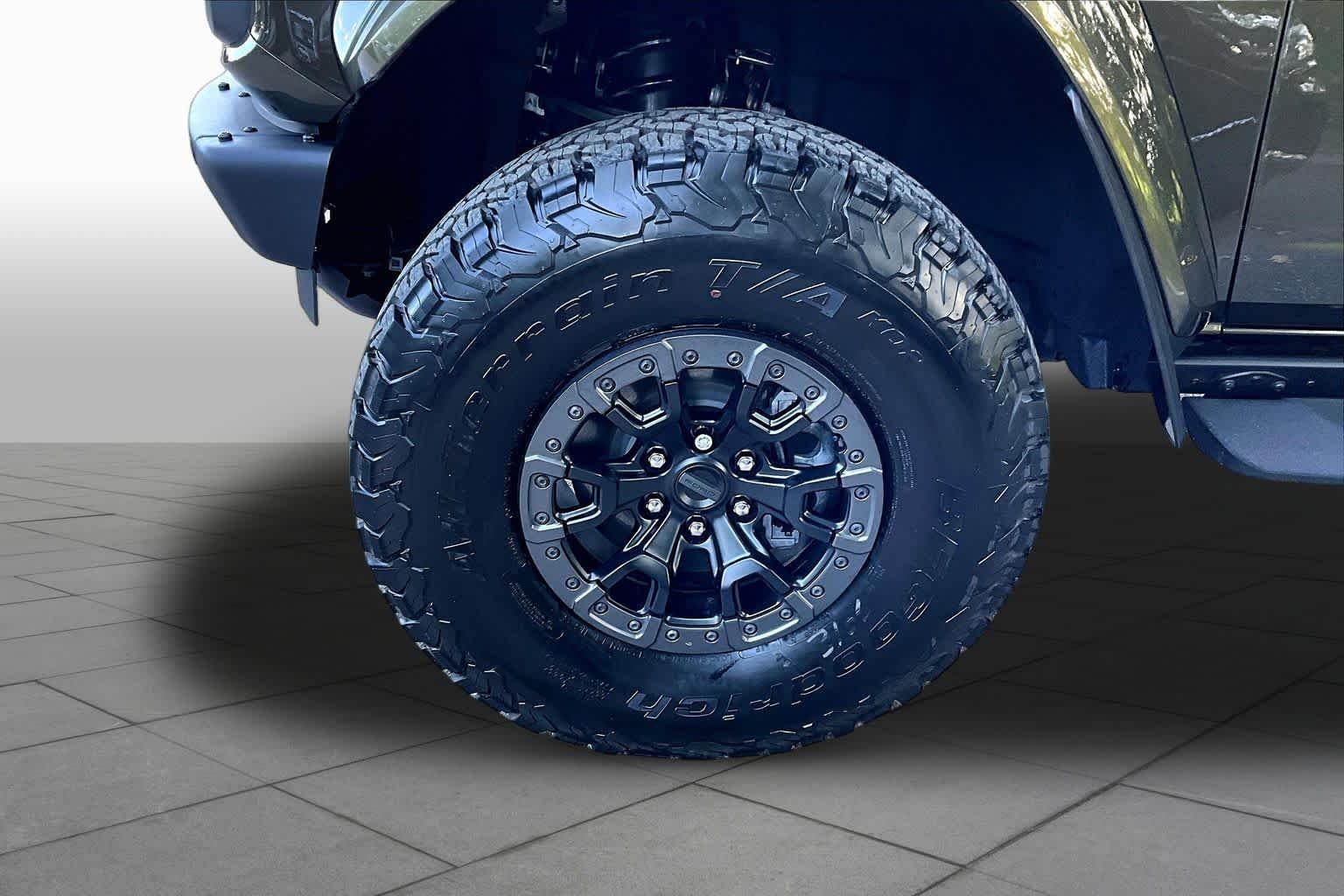 Used 2025 Shelter Green Metallic Ford Raptor image 11