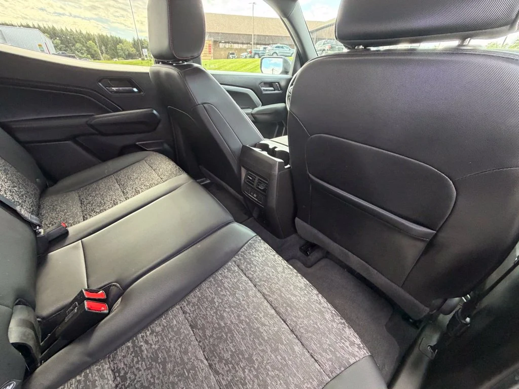 Used 2023 Black Chevrolet Z71 image 39