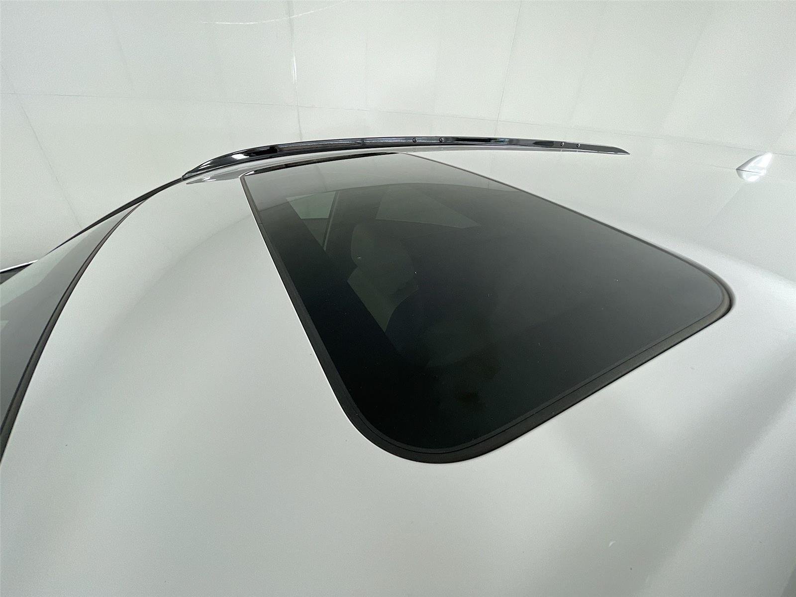 Used 2025 Platinum White Pearl Honda  image 13