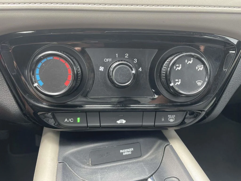 Used 2021 Lunar Silver Metallic Honda LX image 29