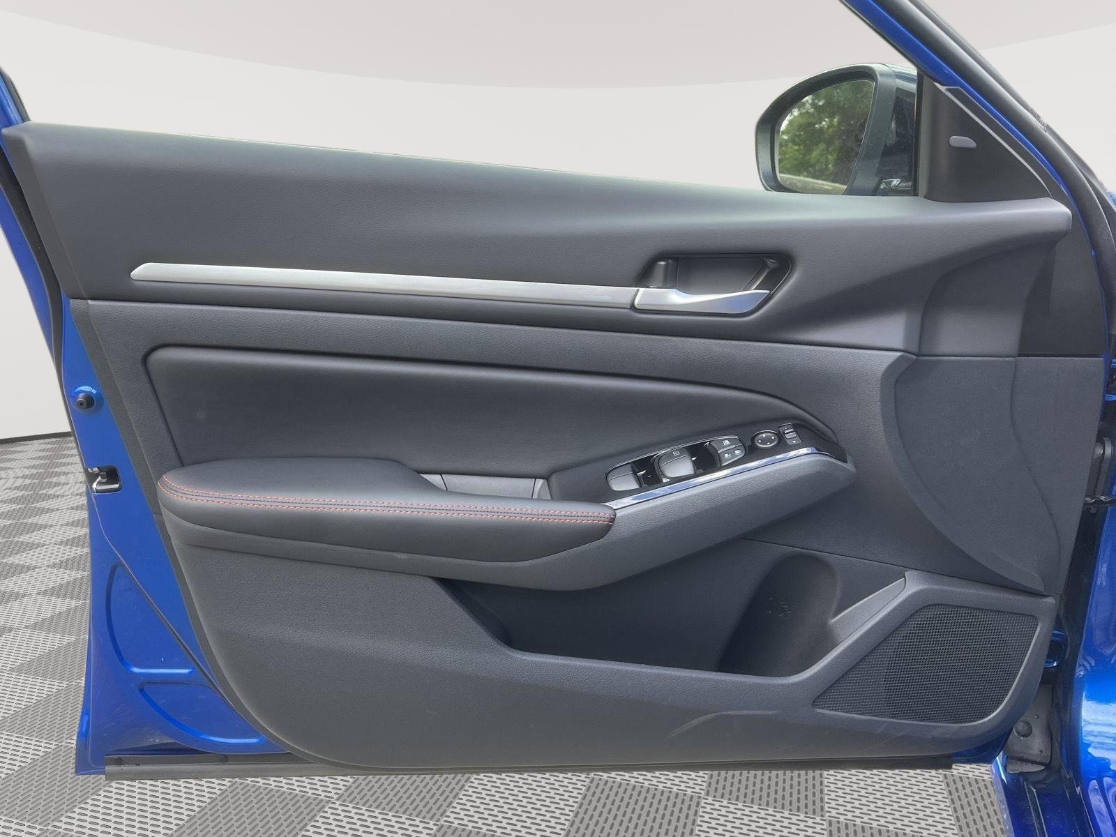 Used 2025 Bluestone Pearl Nissan SR image 22