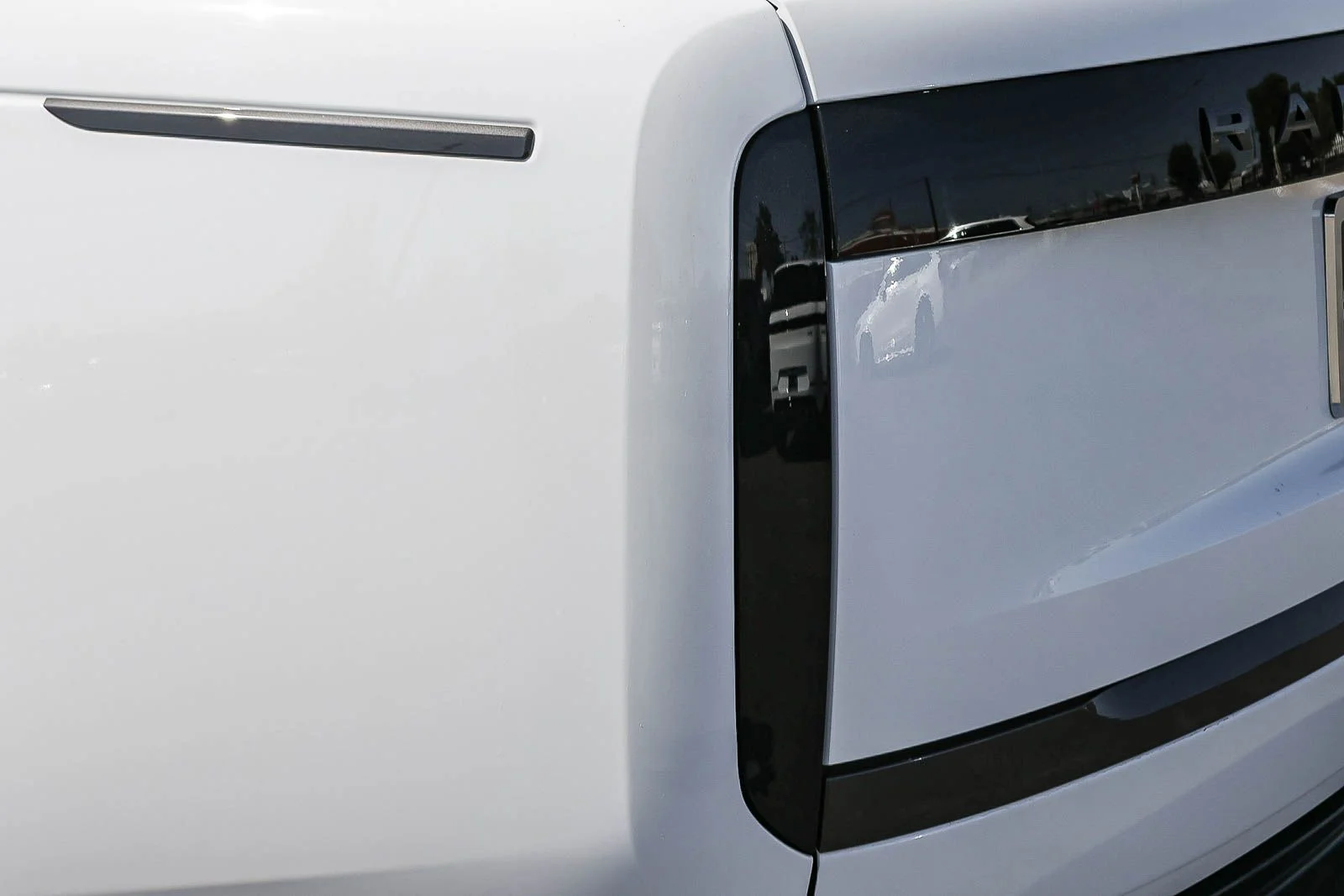 New 2026 Fuji White Land Rover SE image 11