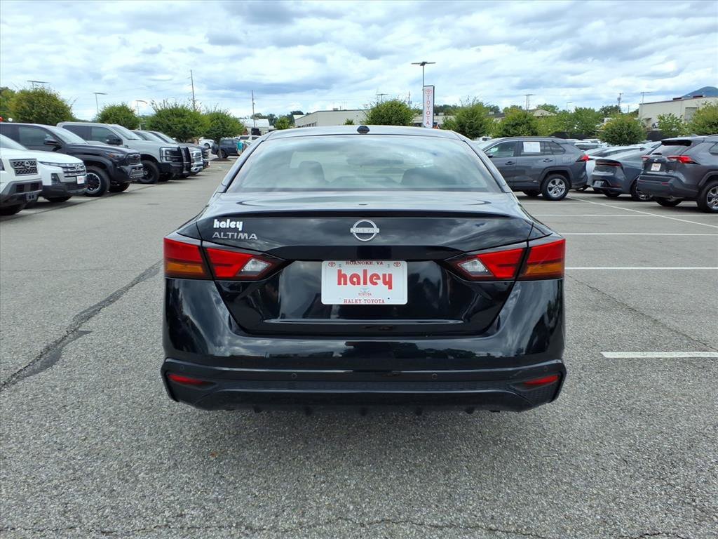 Used 2025 Black Nissan 2.5 SV image 6