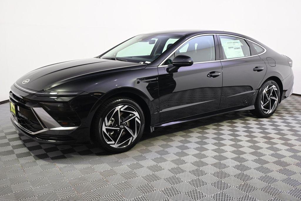 New 2026 Abyss Black Hyundai SEL Sport image 2