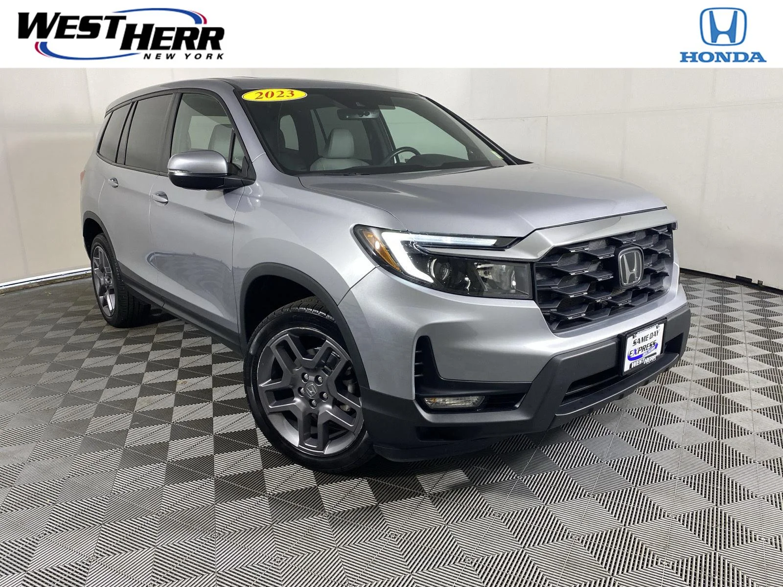 Used 2023 Lunar Silver Metallic Honda EX-L image 1