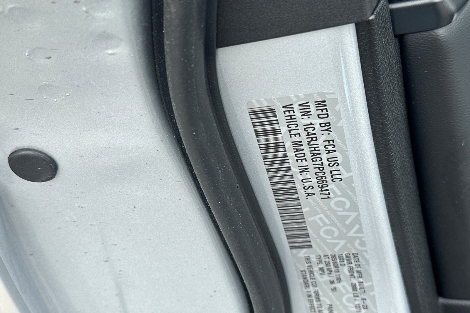 New 2023 Silver Zynith Jeep Laredo X image 25