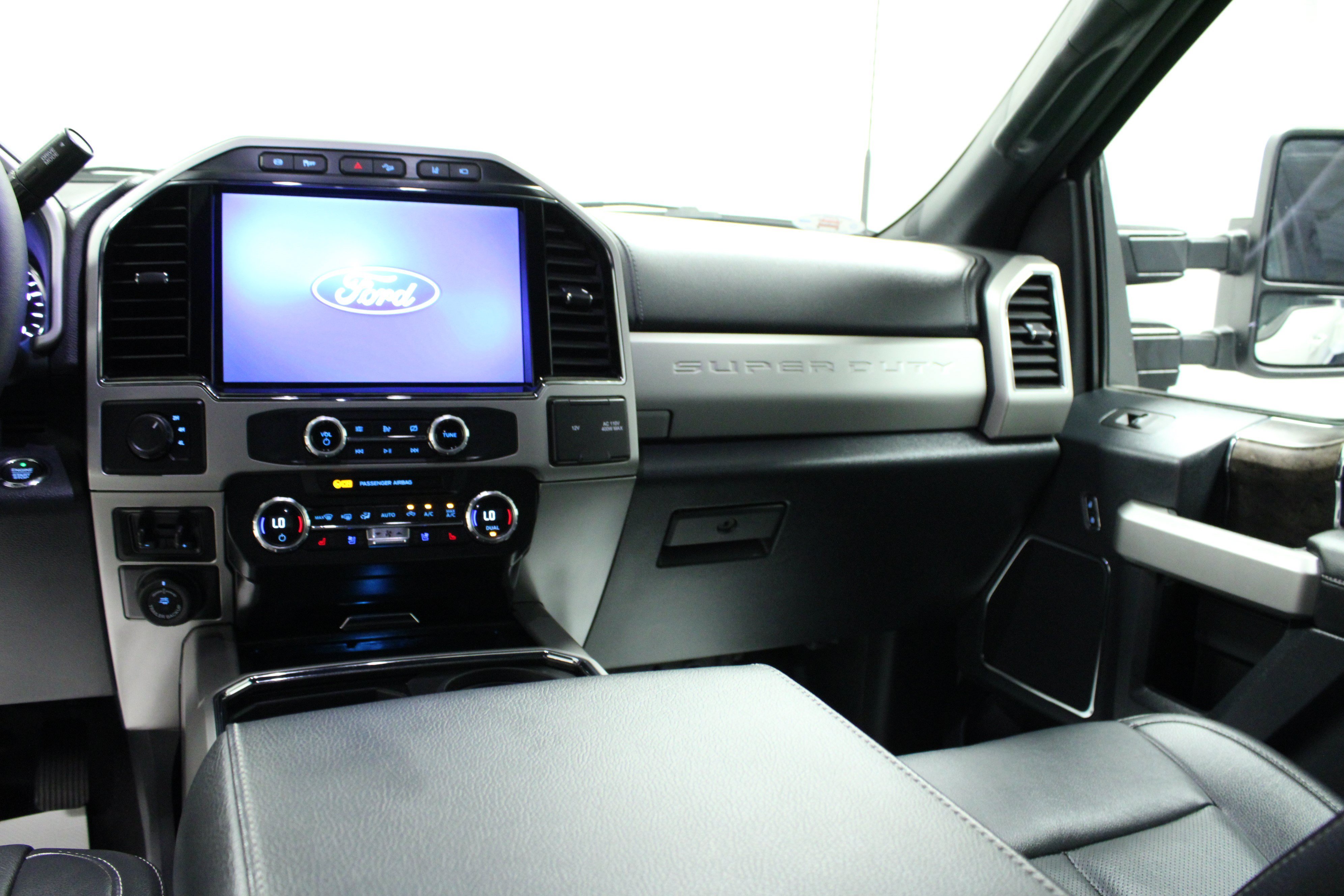 Used 2022 White Metallic Ford Lariat image 19
