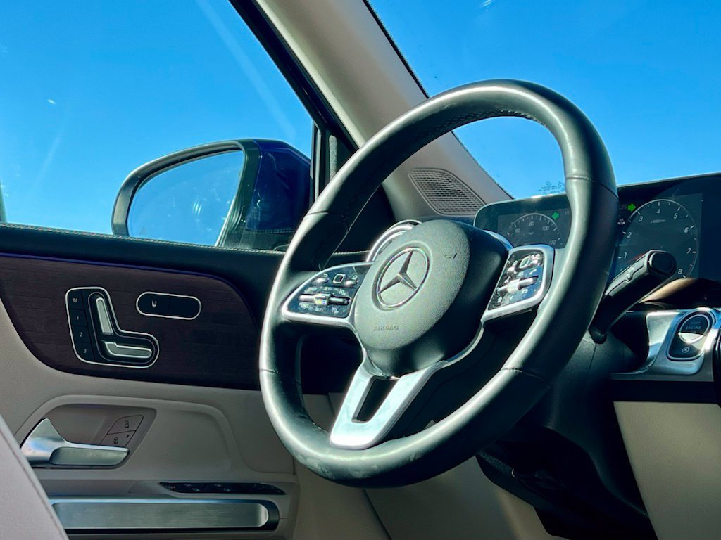 Used 2023 Blue Mercedes-Benz GLB 250 image 9