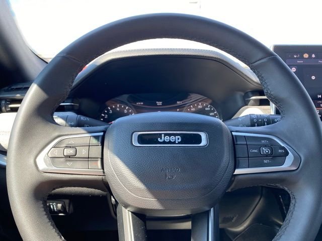 Used 2023 Gray Jeep Latitude Lux image 13