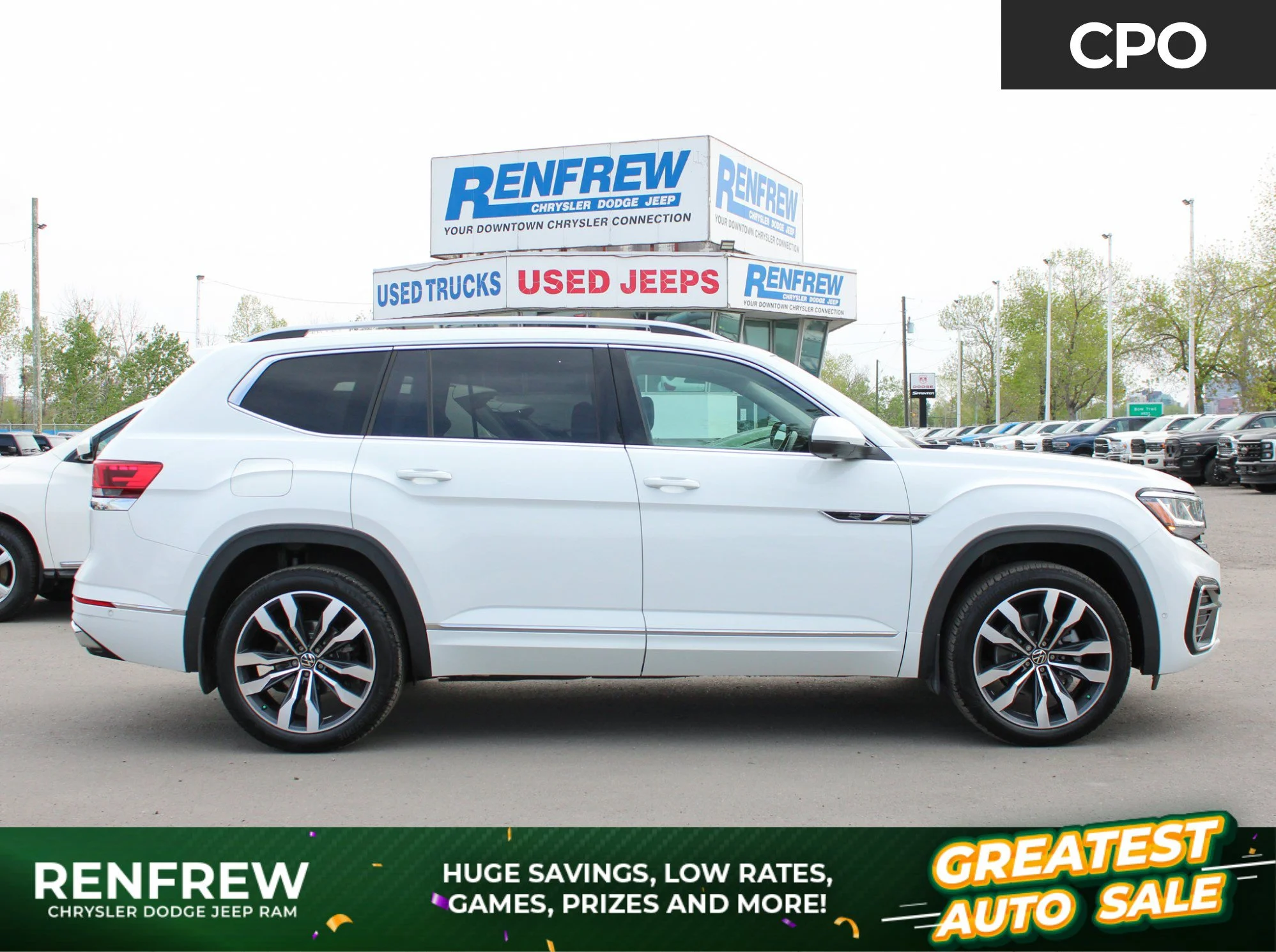 Used 2022 White Volkswagen Execline * R-Line AWD, Heated Seats, Sunroof, Fender Audio, Apple CarPlay image 1