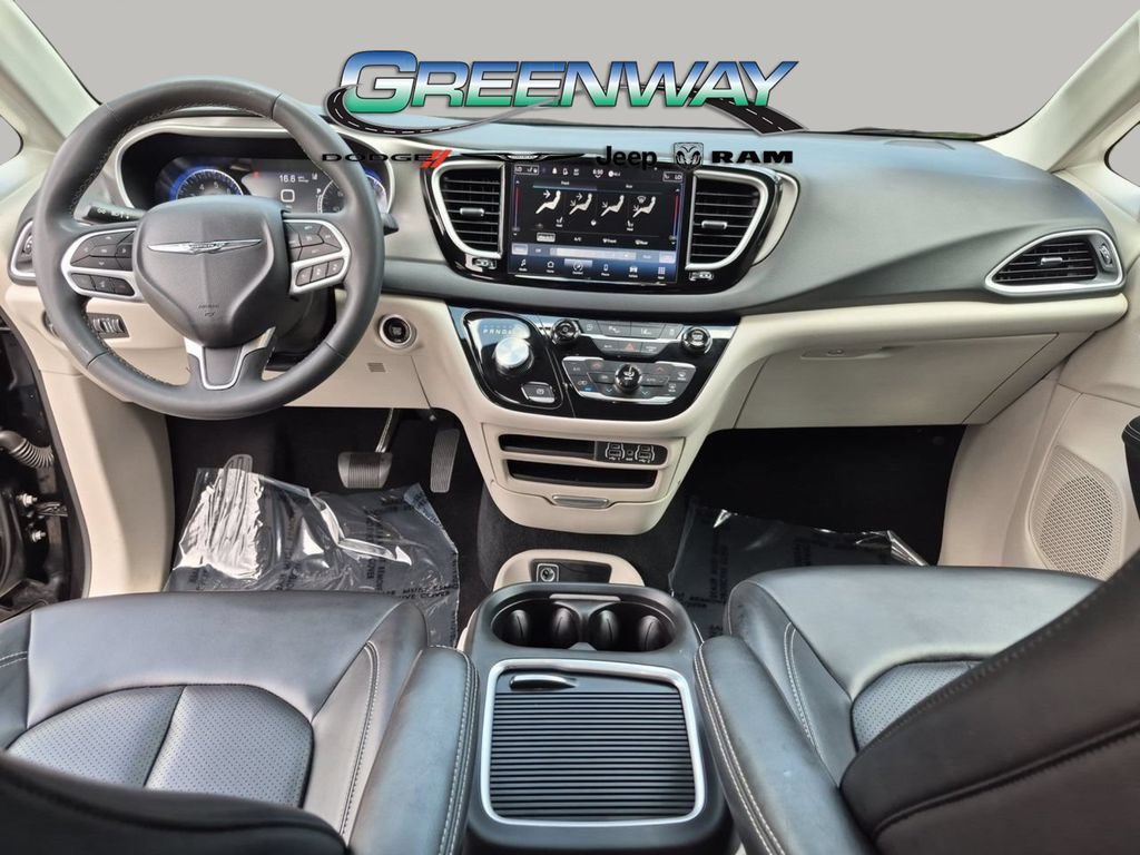 Used 2023 Brilliant Black Crystal Pearlcoat Chrysler Touring L image 8