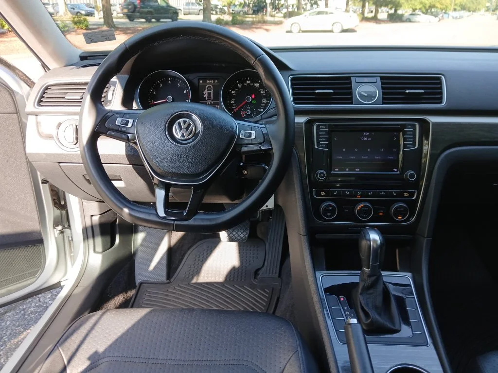 Used 2016 Silver Volkswagen 1.8T SE image 14