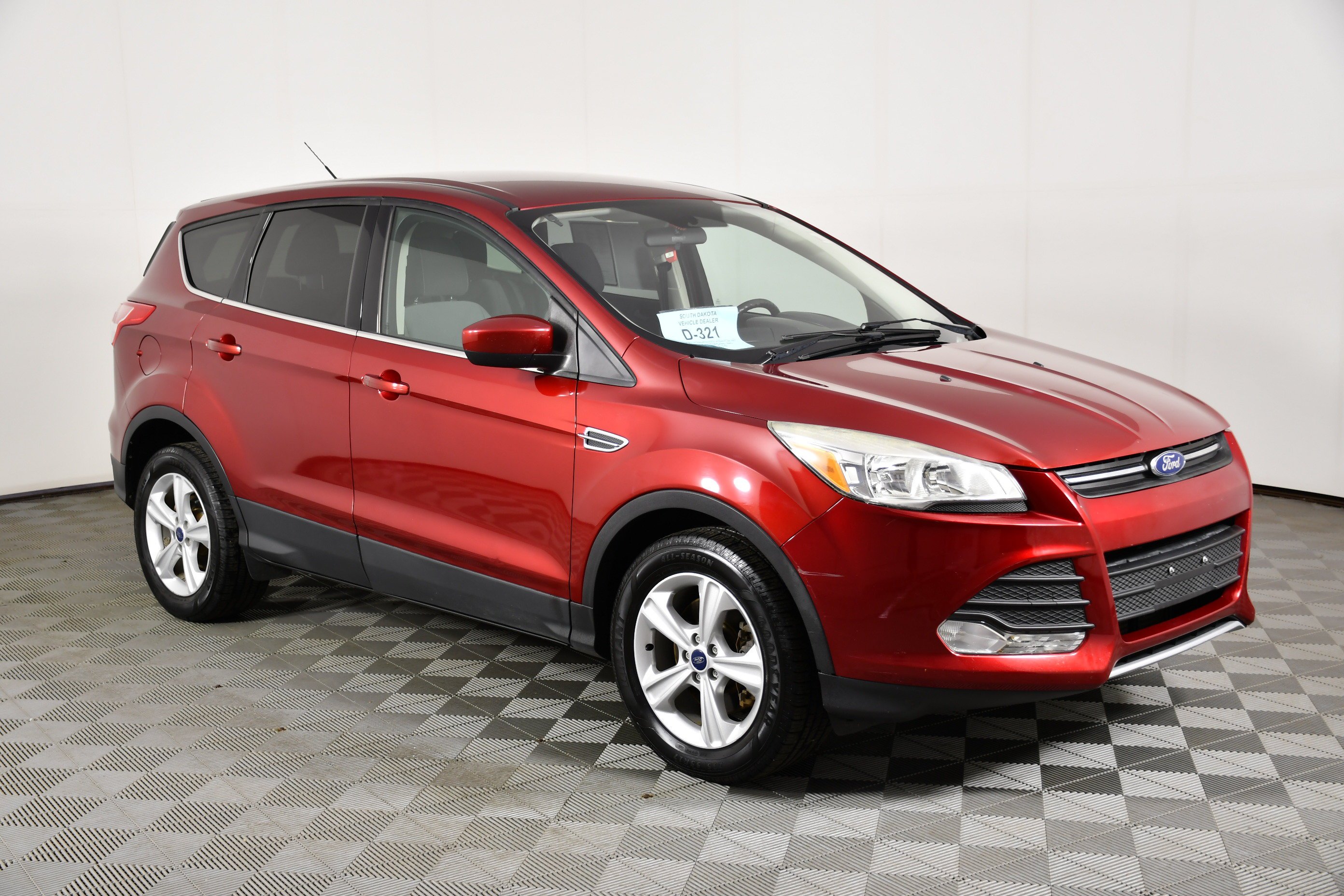 Used 2015 Ruby Red Metallic Ford SE image 4