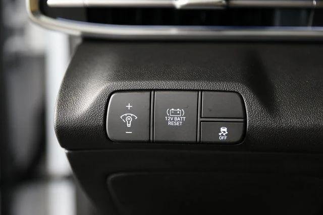 2025 Hyundai Elantra Limited - Photo 43