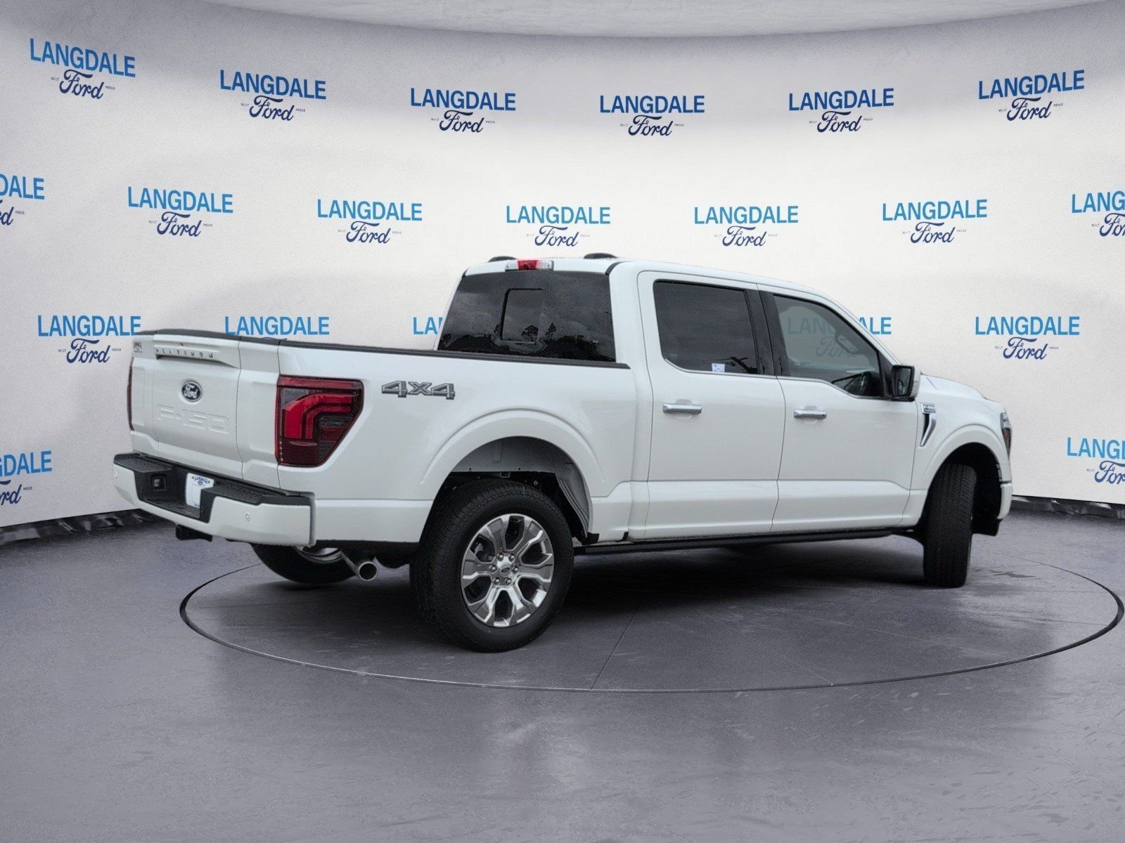 New 2026 Star White Metallic Tri-Coat Ford Platinum image 4