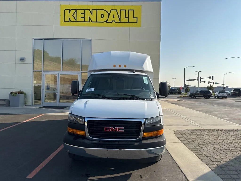 New 2024 Summit White GMC 1WT image 21
