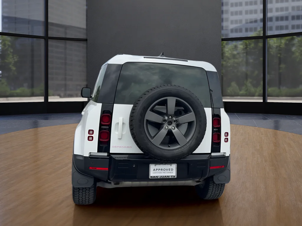 Used 2025 White Land Rover S image 6