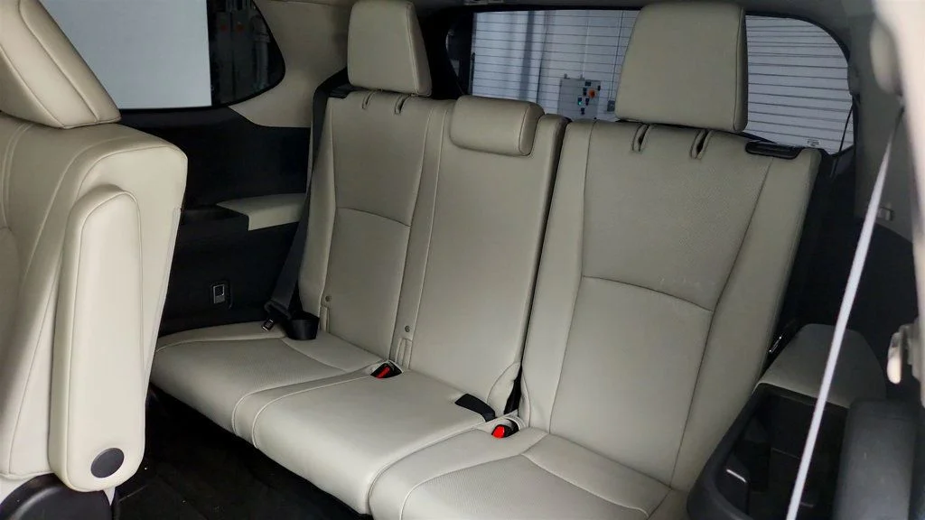Used 2024 Coastal Cream Toyota XLE AWD w/ Tow Hitch image 18