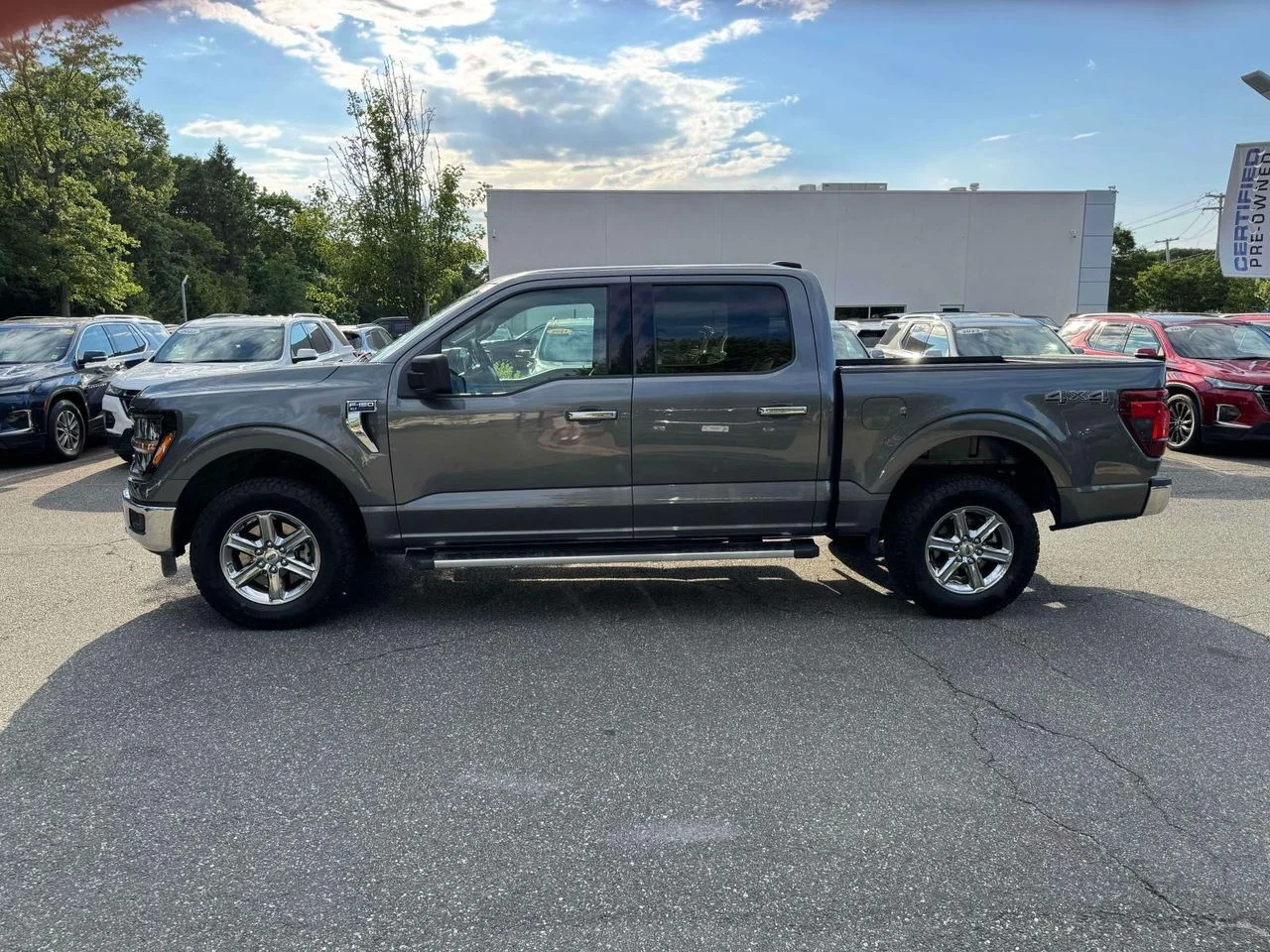 Used 2025 CARBONIZED GRAY METALLIC Ford XLT image 4