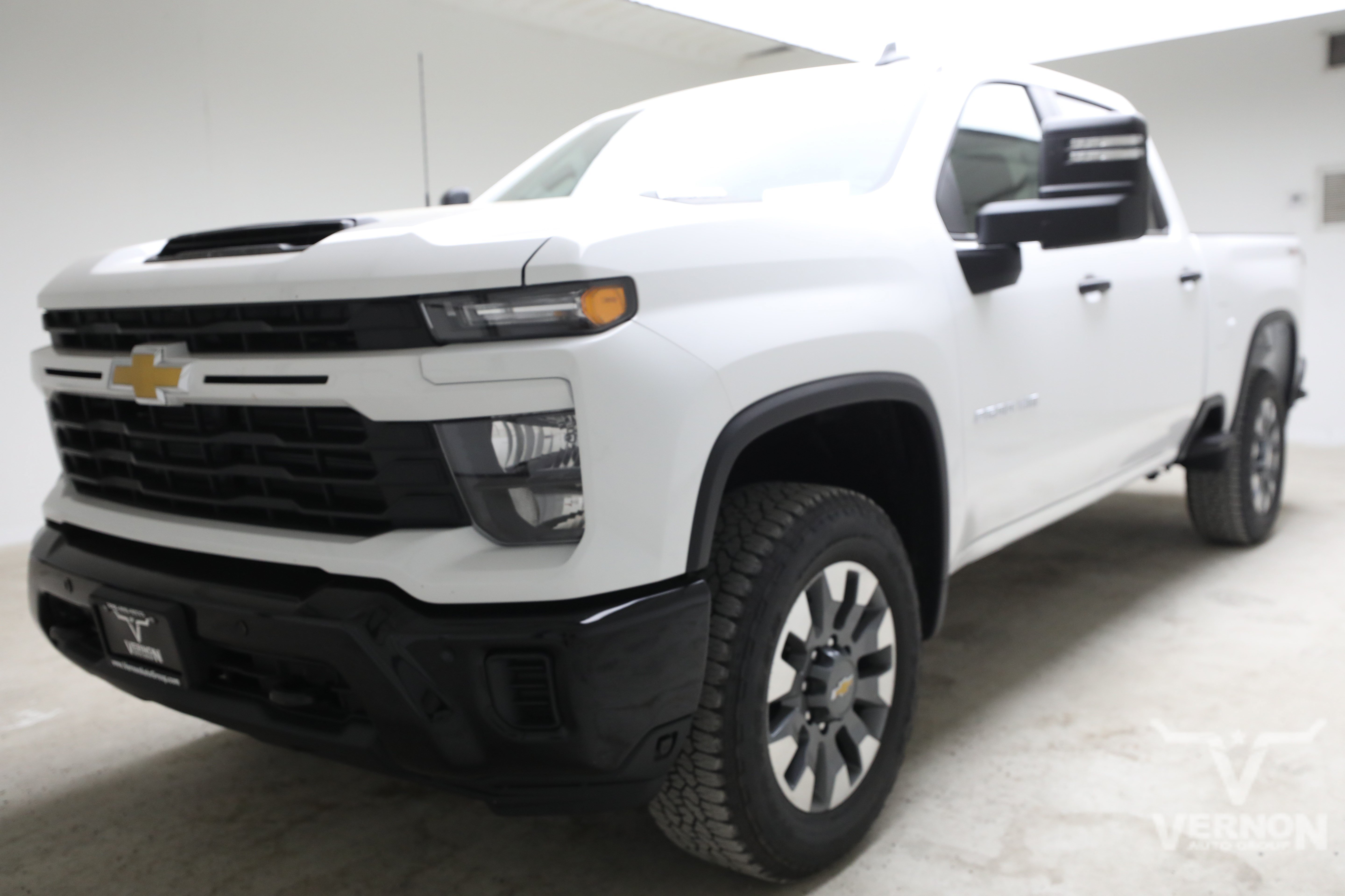 New 2026 Summit White Chevrolet N image 1