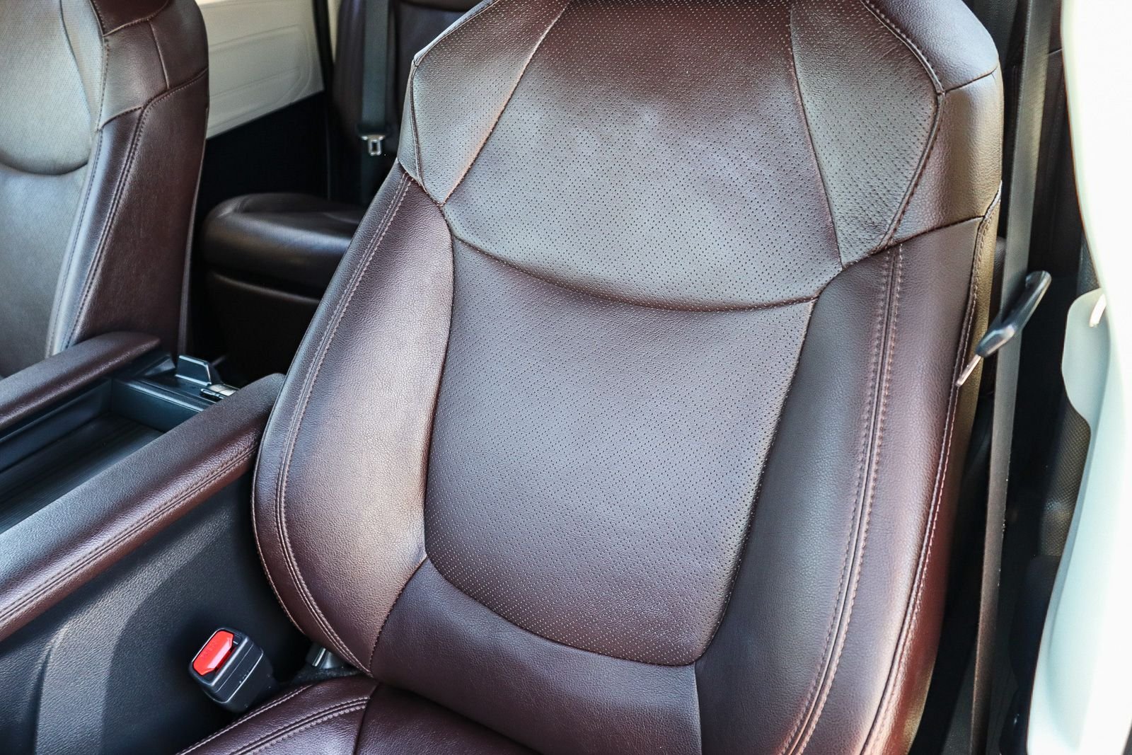 Certified Used 2024 Pearl Toyota Platinum image 33