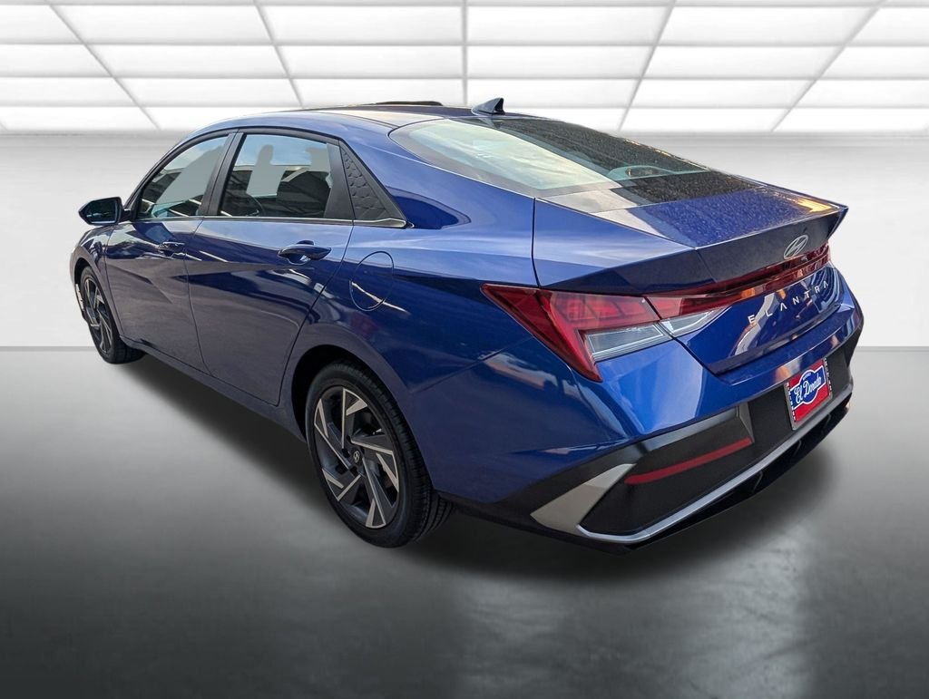 Used 2025 Blue Hyundai SEL Convenience image 2