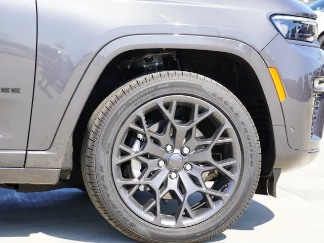 New 2026 Baltic Gray Metallic Clear-Coat Exterior Paint Jeep Summit image 19
