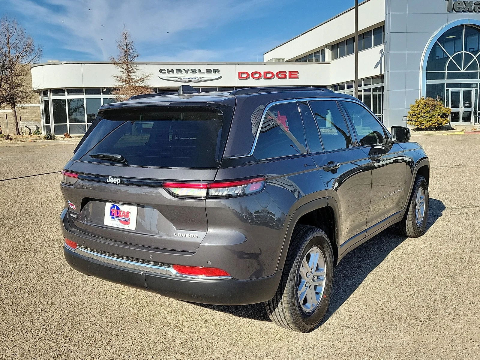New 2025 PAS Baltic Grey Jeep LAREDO 4X4 image 4