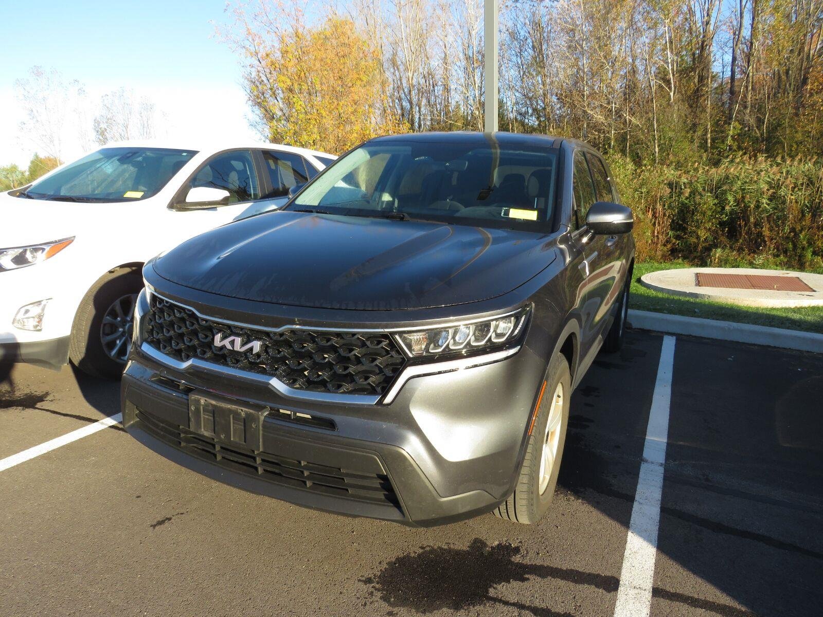 Used 2022 Gravity Gray Kia LX image 5