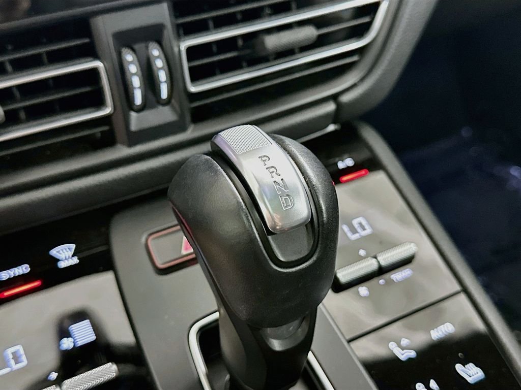 Used 2025  Porsche  image 18