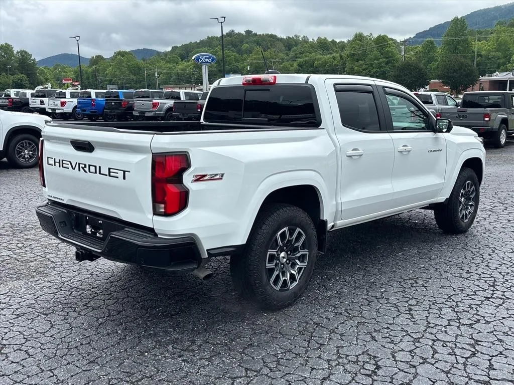 Used 2025 White Chevrolet Z71 image 8
