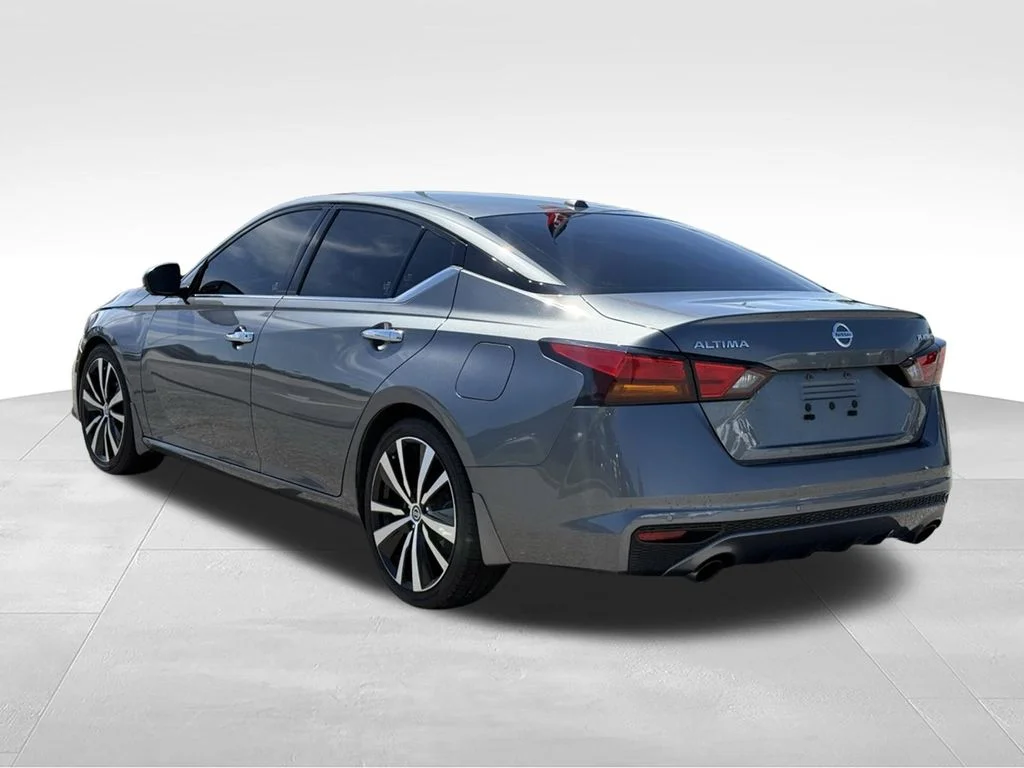 Used 2020 Gray Nissan 2.5 Platinum image 3
