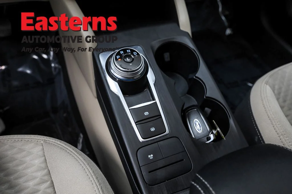Used 2021 Black Ford SE image 13