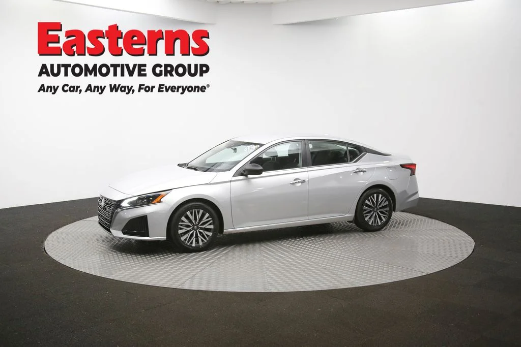Used 2024 Silver Nissan 2.5 SV image 56