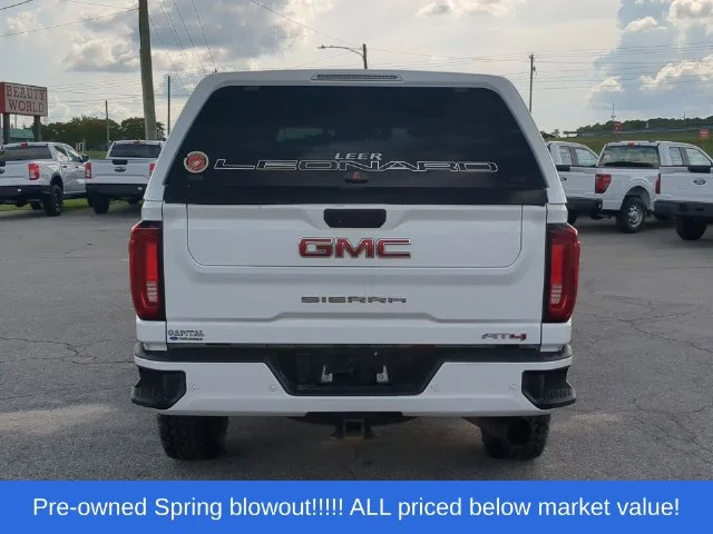 Used 2022 White GMC AT4 image 12