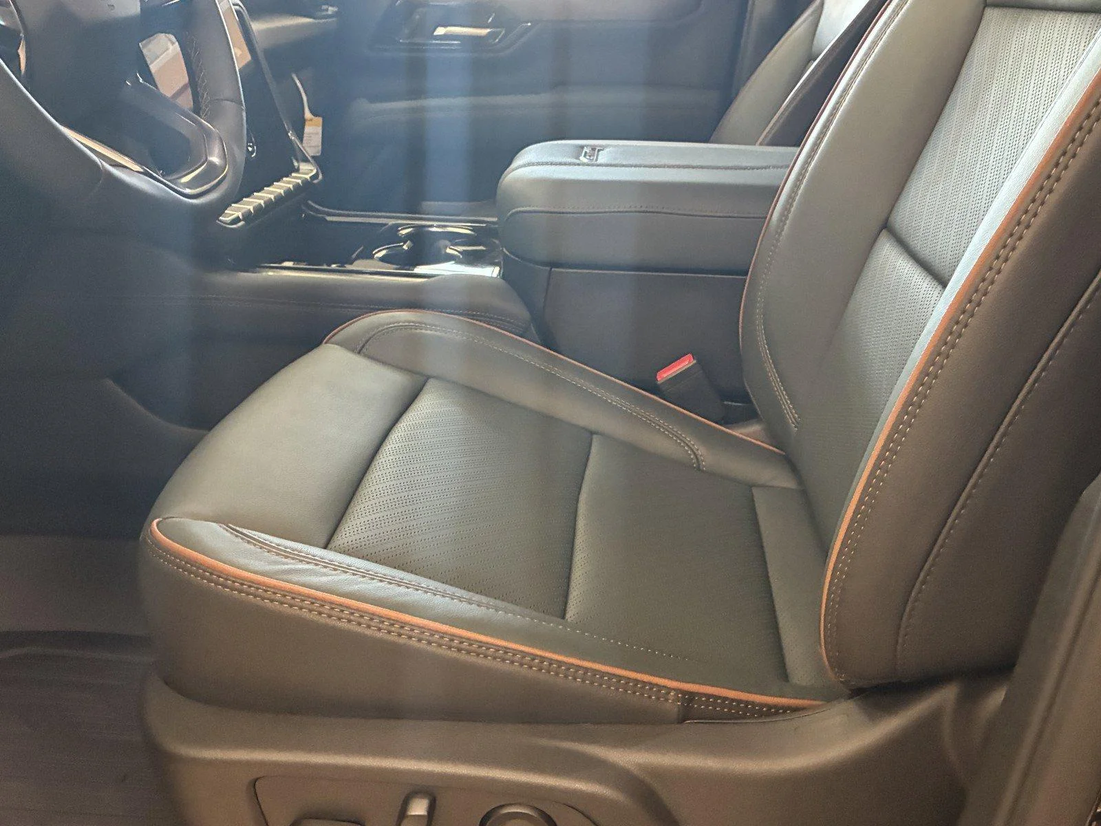 2026 GMC Yukon AT4 - Photo 18