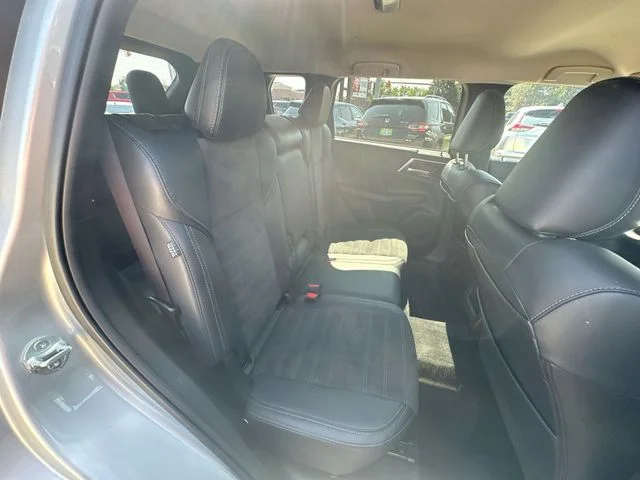 Used 2024 Silver Mitsubishi SE image 29