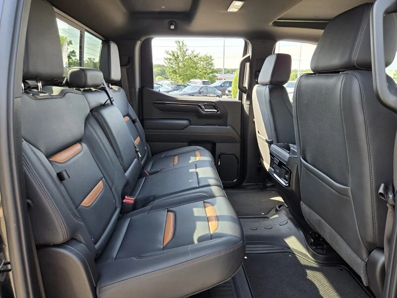 Used 2024 Onyx Black GMC 4WD CREW CAB 147" AT4 image 19