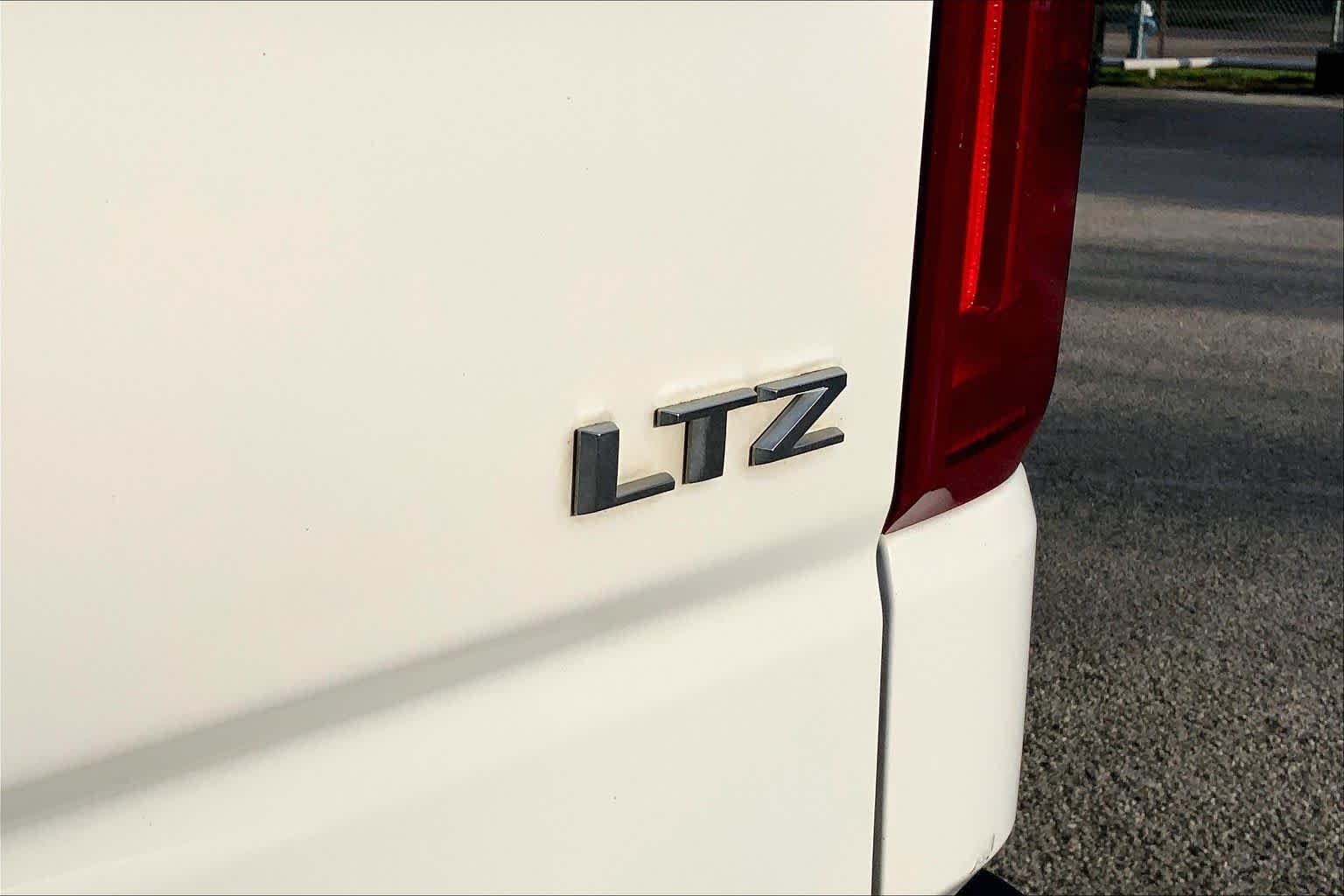 Used 2022 Summit White Chevrolet LTZ image 7