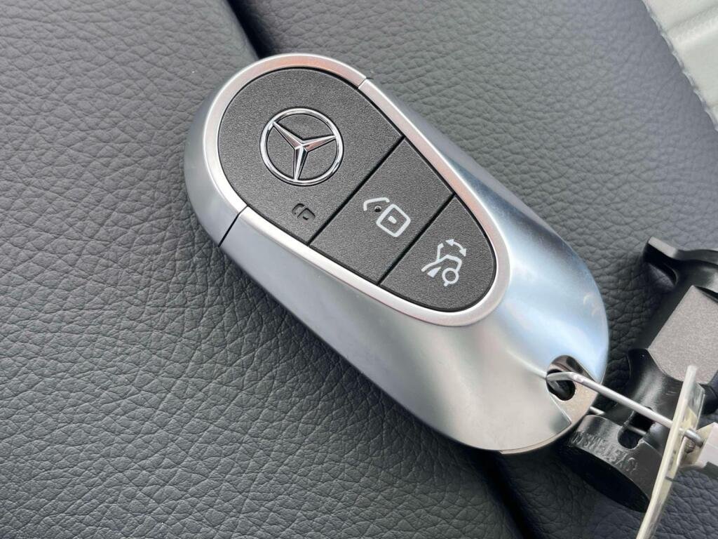 New 2026 Polar White Mercedes-Benz C 300 image 4