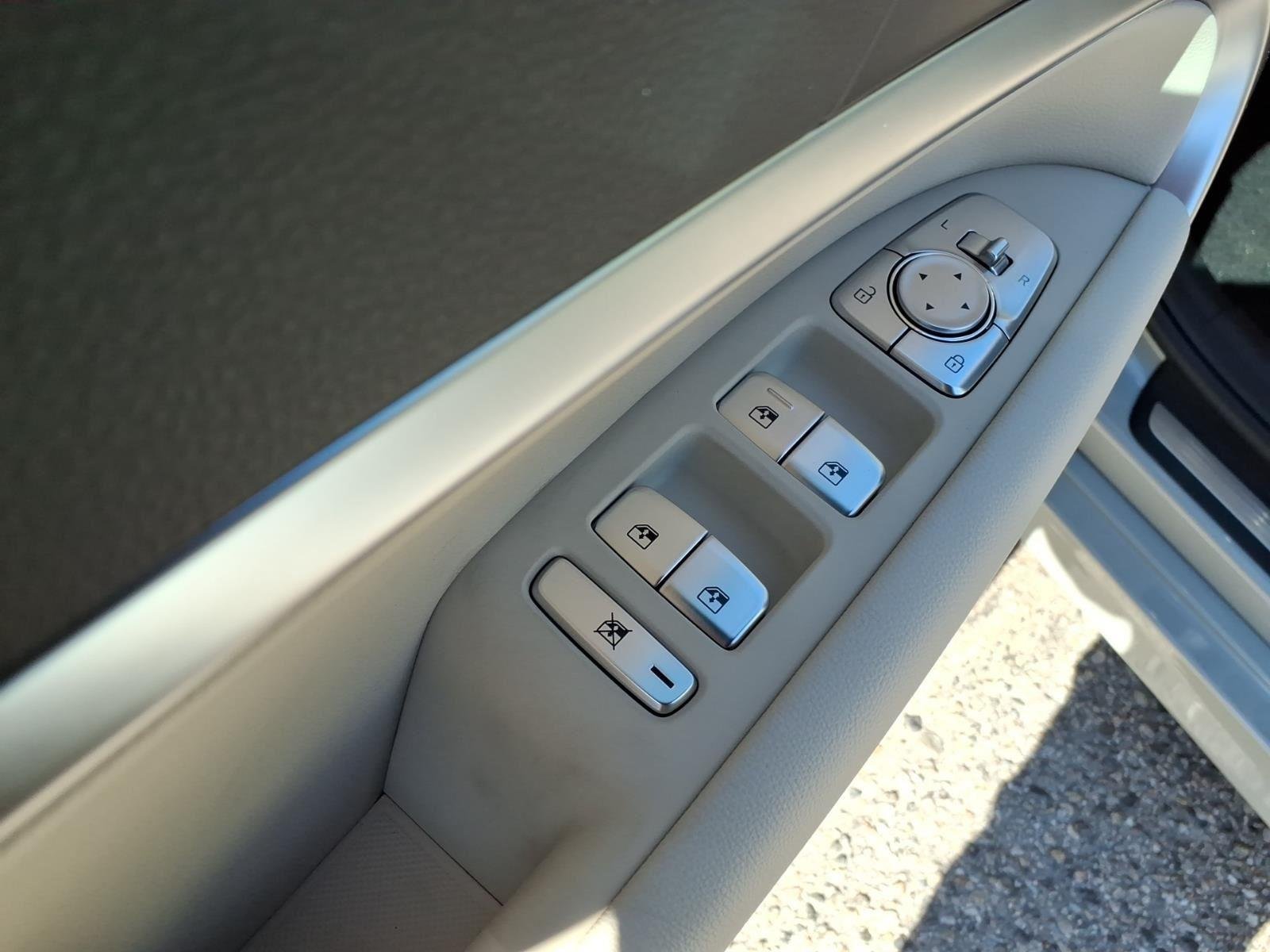 2026 GENESIS G70 Standard - Photo 26