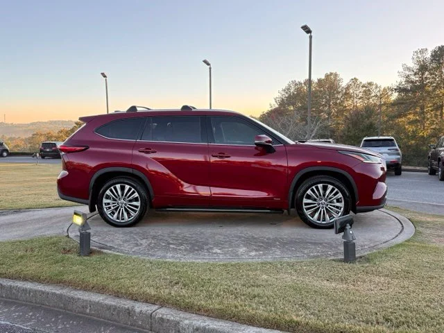 Used 2022 Red Toyota Platinum image 8