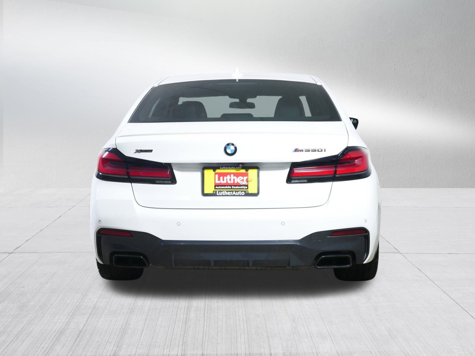 2022 BMW 5 Series M550i - Photo 6